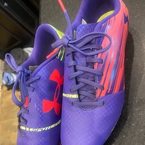 Girls Soccer Cleats. Barely worn,Excellent shape.